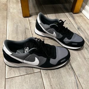 Nike Air running shoes. Vintage.  Men’s Size 11